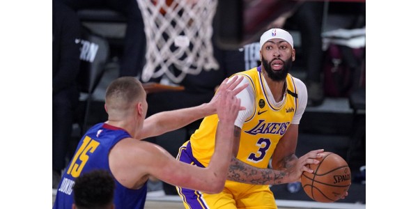 Anthony Davis gana los Denver Nuggets